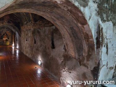 チェンマイ【ワットウモーン】洞窟の神秘的なお寺